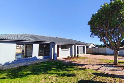 House for sale in Wavecrest, Jeffreys Bay