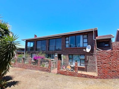 House for sale in Wavecrest, Jeffreys Bay