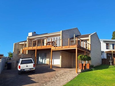 House for sale in Wavecrest, Jeffreys Bay