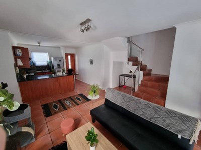 Townhouse to rent in Parklands, Blouberg