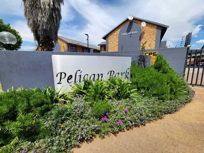 Townhouse for sale in Albemarle, Germiston