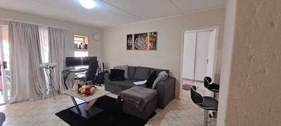 Townhouse for sale in Mondeor, Johannesburg
