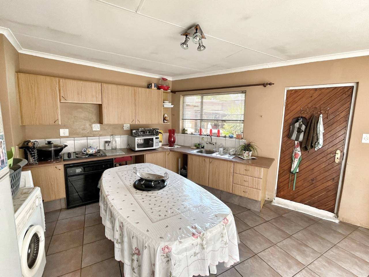 4 Bedroom House for sale in Brackendowns Habibi Properties