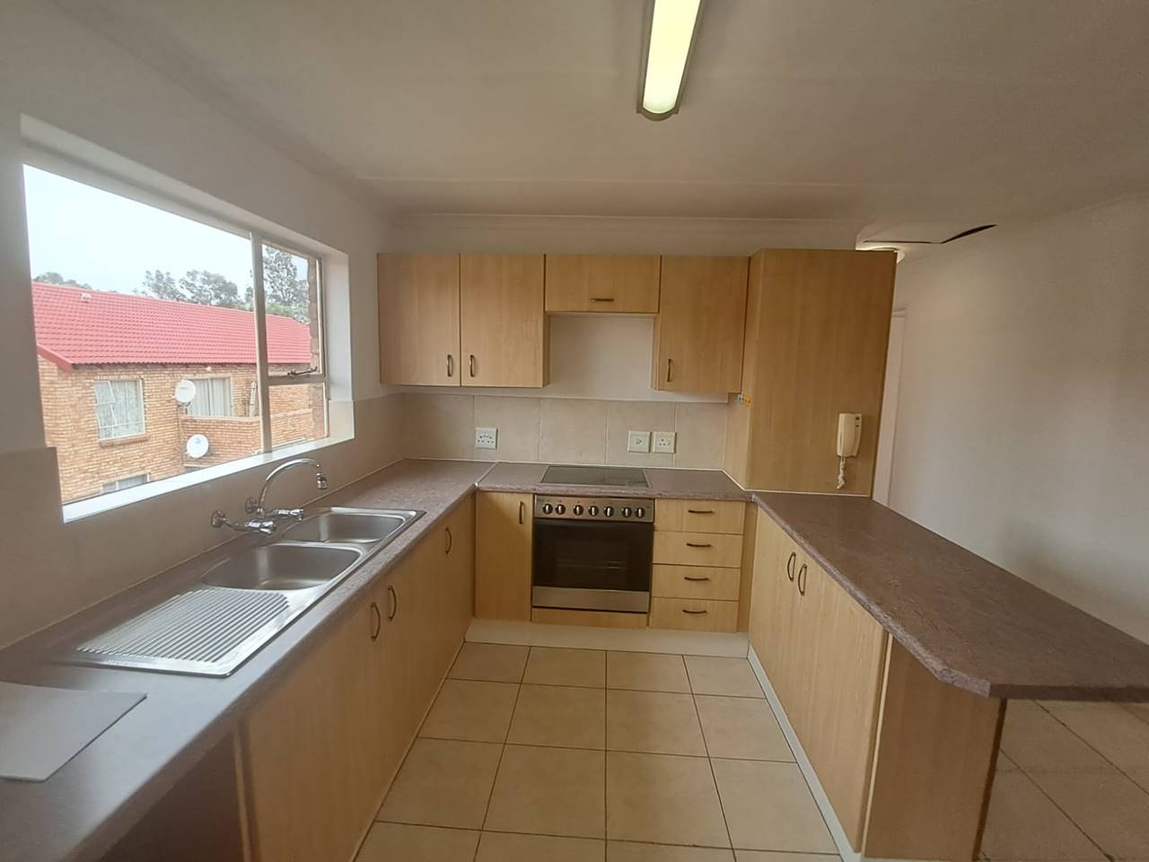 2 Bedroom Townhouse for sale in Liefde En Vrede Habibi Properties