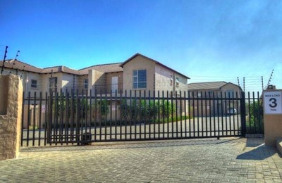 Townhouse for sale in Albertsdal, Alberton