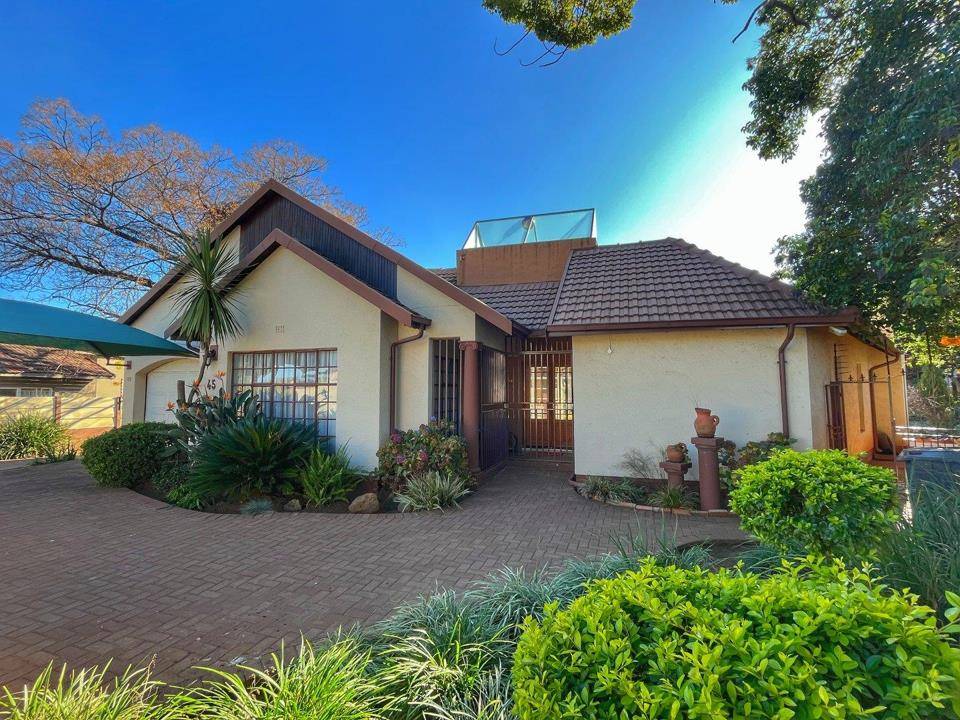 3 Bedroom House for sale in Brackendowns Habibi Properties