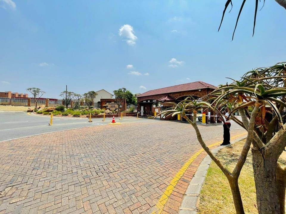 3 Bedroom Townhouse for sale in South Crest Habibi Properties