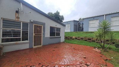 Townhouse for sale in Ridgeway, Johannesburg