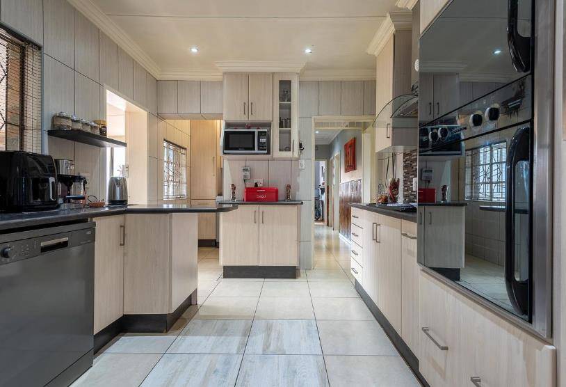 3 Bedroom House for sale in General Alberts Park Habibi Properties