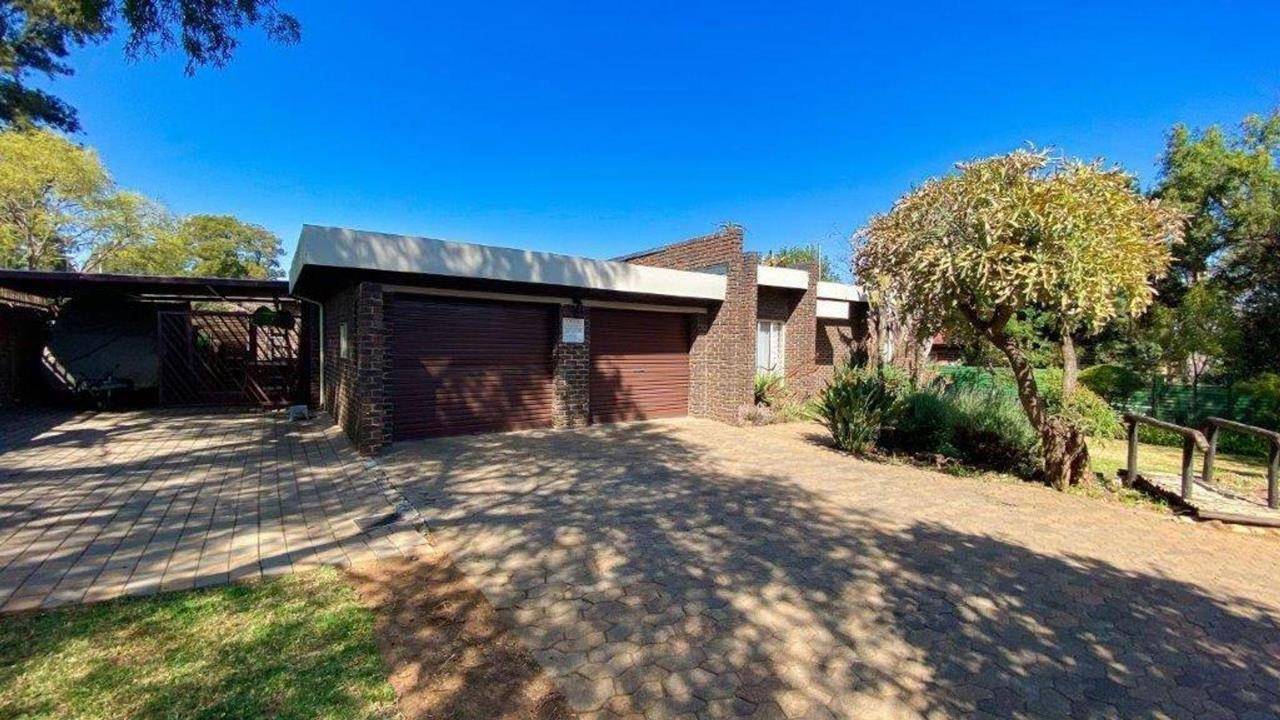 5 Bedroom House for sale in Brackendowns Habibi Properties