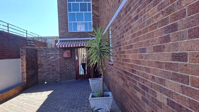 Townhouse for sale in New Redruth, Alberton