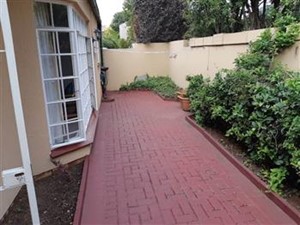 Townhouse to rent in Glen Marais, Kempton Park