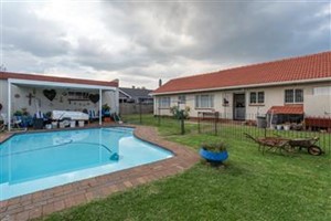 House for sale in Brackendowns, Alberton