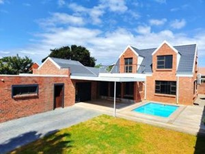 House for sale in Wavecrest, Jeffreys Bay