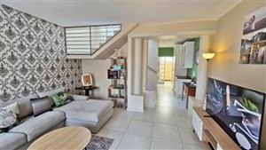 Townhouse for sale in New Redruth, Alberton