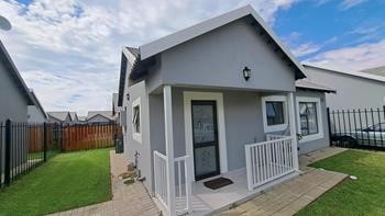 2 Bedroom townhouse for sale in Arcata Estate