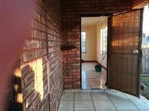 Townhouse to rent in Bredell, Kempton Park