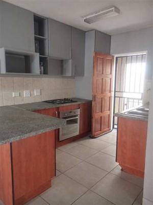 Townhouse to rent in Cruywagenpark, Germiston