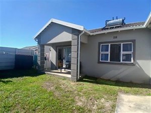 Townhouse for sale in Gonubie, East London