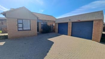 3 Bedroom townhouse for sale in Noordhoek