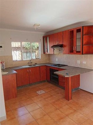 Townhouse to rent in Witpoortjie, Roodepoort
