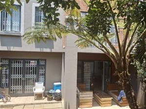 Townhouse for sale in Darrenwood, Randburg