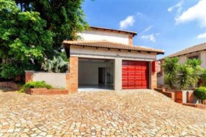 Townhouse for sale in Sundowner, Randburg
