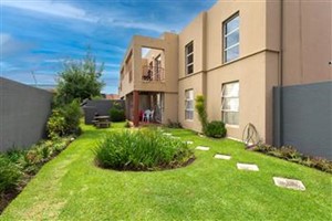 Townhouse for sale in Brackendowns, Alberton
