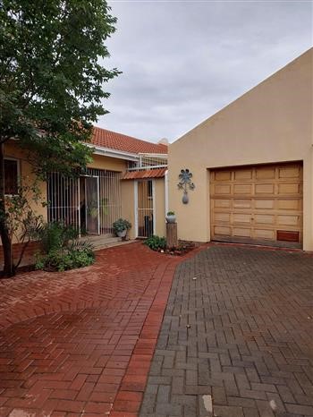 4 Bedroom house for sale in Hillcrest