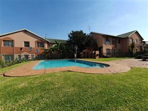 Townhouse for sale in Albemarle, Germiston