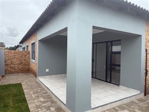 Townhouse for sale in Brackendowns, Alberton