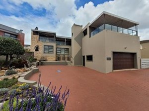 House for sale in Wavecrest, Jeffreys Bay