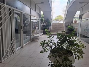 Retail to rent in Senderwood, Bedfordview