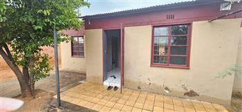 2 Bedroom house for sale in Floors
