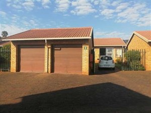 Townhouse to rent in Noordheuwel Ext 4, Krugersdorp
