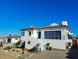 House for sale in Jeffreys Bay Central, Jeffreys Bay