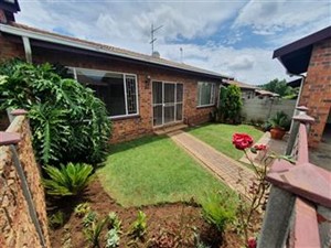Townhouse to rent in Mindalore, Krugersdorp