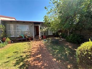 Townhouse to rent in Rant-en-Dal, Krugersdorp